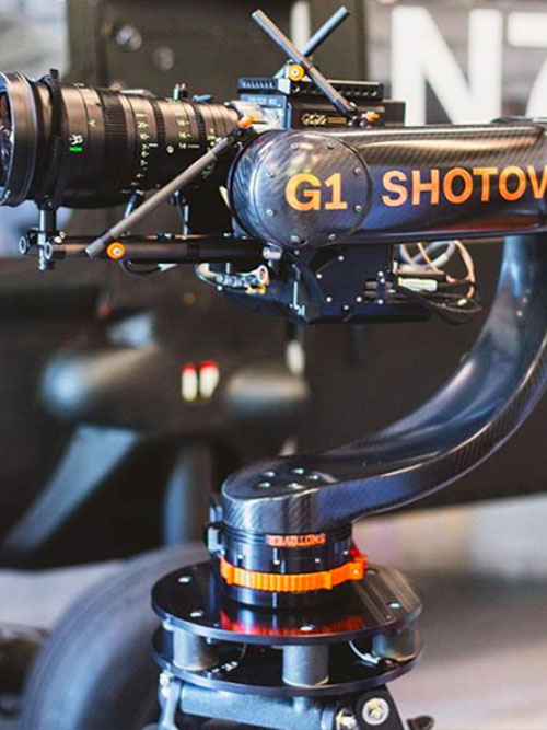 Agito_spidercam_cablecam_robycam_spider-cam_cable-cam_roby-cam_gyro-stabilise_gyro-stabilized_gyrostabilise_gyrostabilized_voiture-travelling_travelling-car_russian-arm_m82